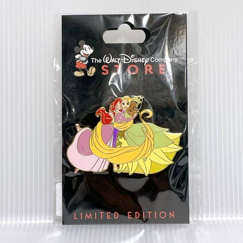 205768 | DEC - D23 - Hugs are the Best - 2024 - Ariel , Rapunzel