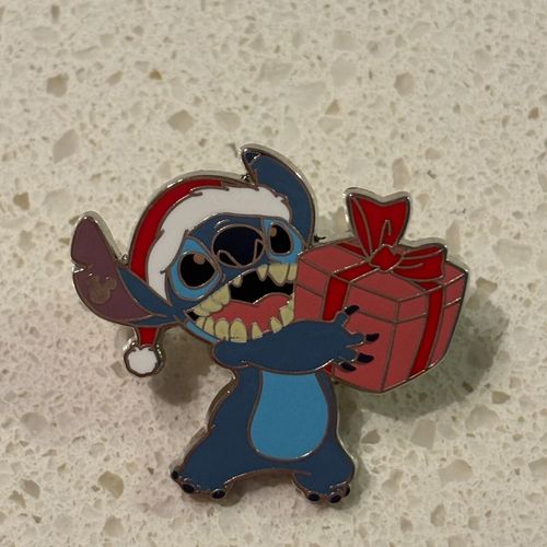 202673 | WDW - Hidden Mickey Series - Stitch Holidays - 2024