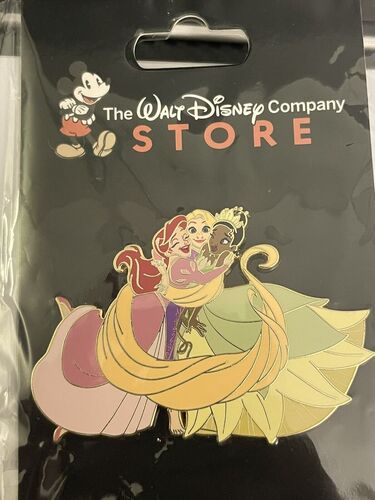 205768 | DEC - D23 - Hugs are the Best - 2024 - Ariel , Rapunzel